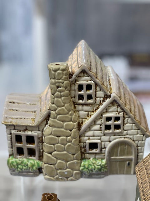 STONEWARE VILLAGE TEALIGHT HOUSE - CREAM COTTAGE WITH STONE CHIMNEY LH053