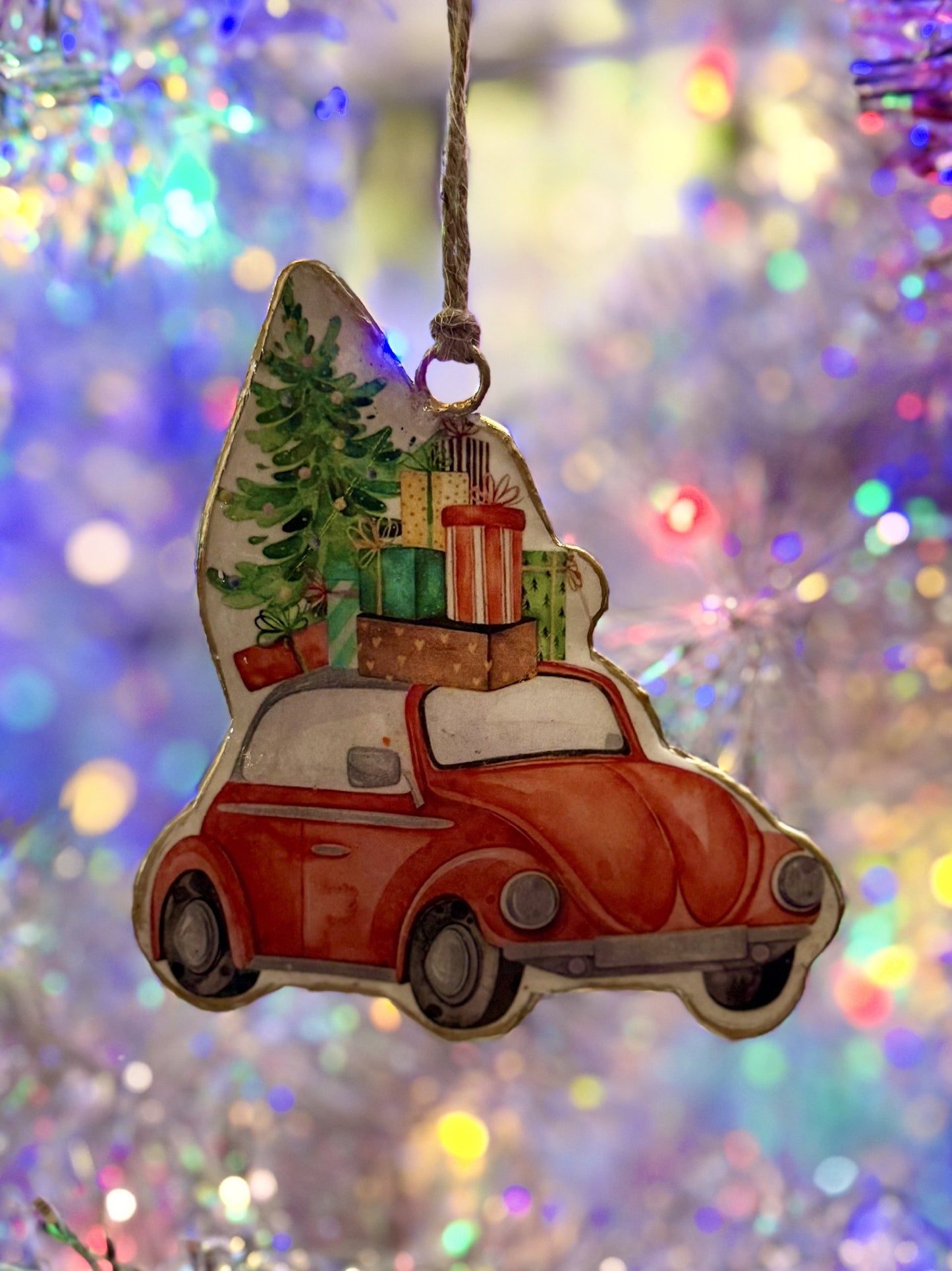 VW BUG WITH TREE & GIFTS HANGING METAL ORNAMENT UC54146