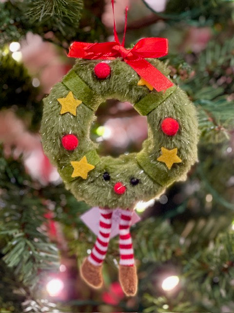 FLUFFY WREATH HANGING DECORATION UC571147