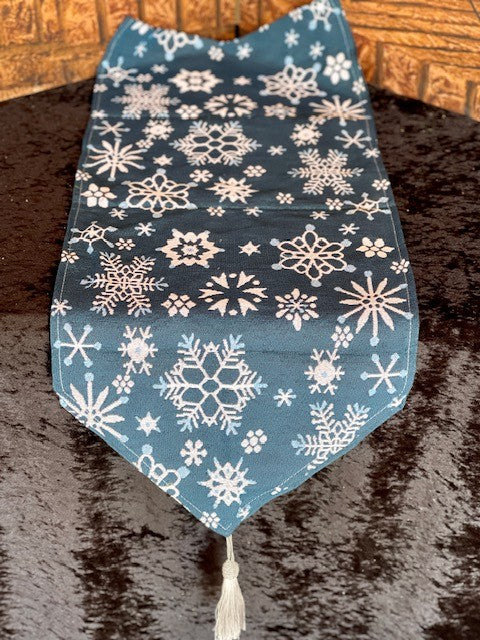 BLUE SNOWFLAKE TABLE RUNNER LD6587-1