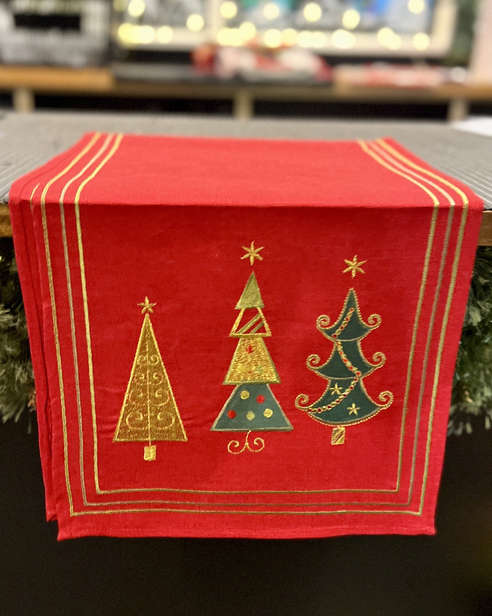 GREEN & GOLD TREE EMBROIDERED TABLE RUNNER LD83161 MAKING SPIRITS BRIGHT