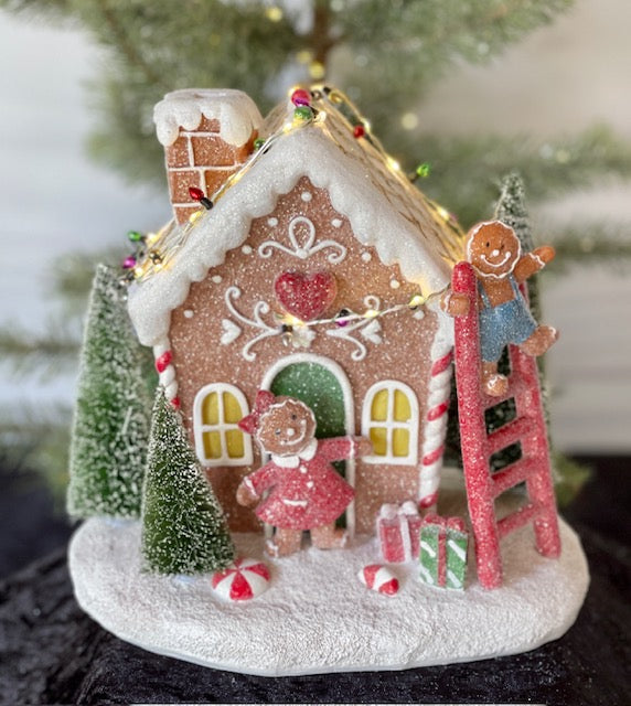 LED GINGERBREAD HOUSE WITH GINGERS AND LADDER XPG37