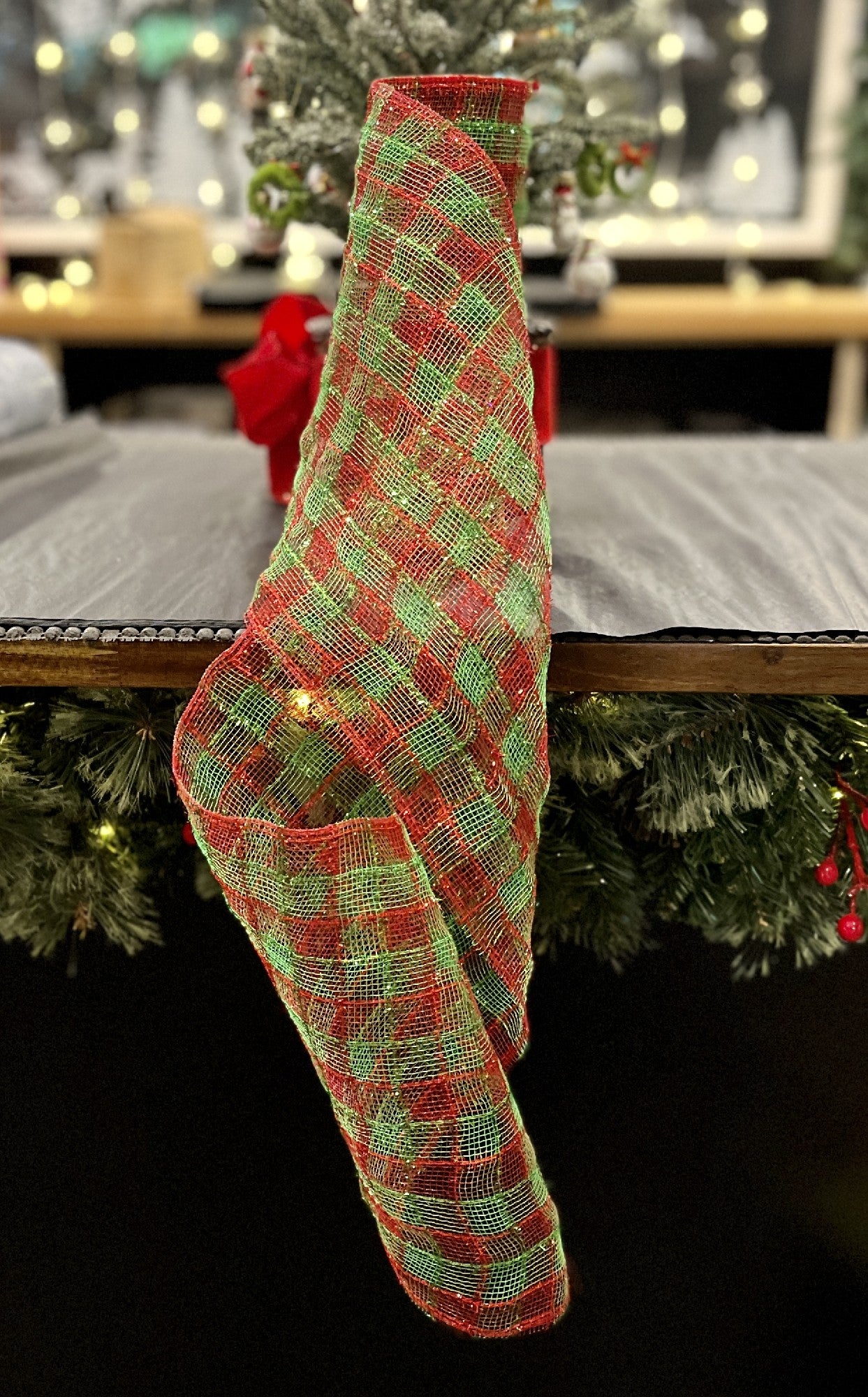 GREEN & RED CHECK 9 METRE MESH ROLL 4289405