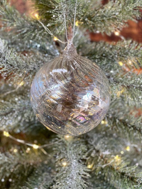 CLEAR SWIRL IRRIDESCENT ROUND ORNAMENT GQAM081