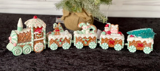 MINT GINGERBREAD TRAIN WITH 4 CARRIAGES BXB031
