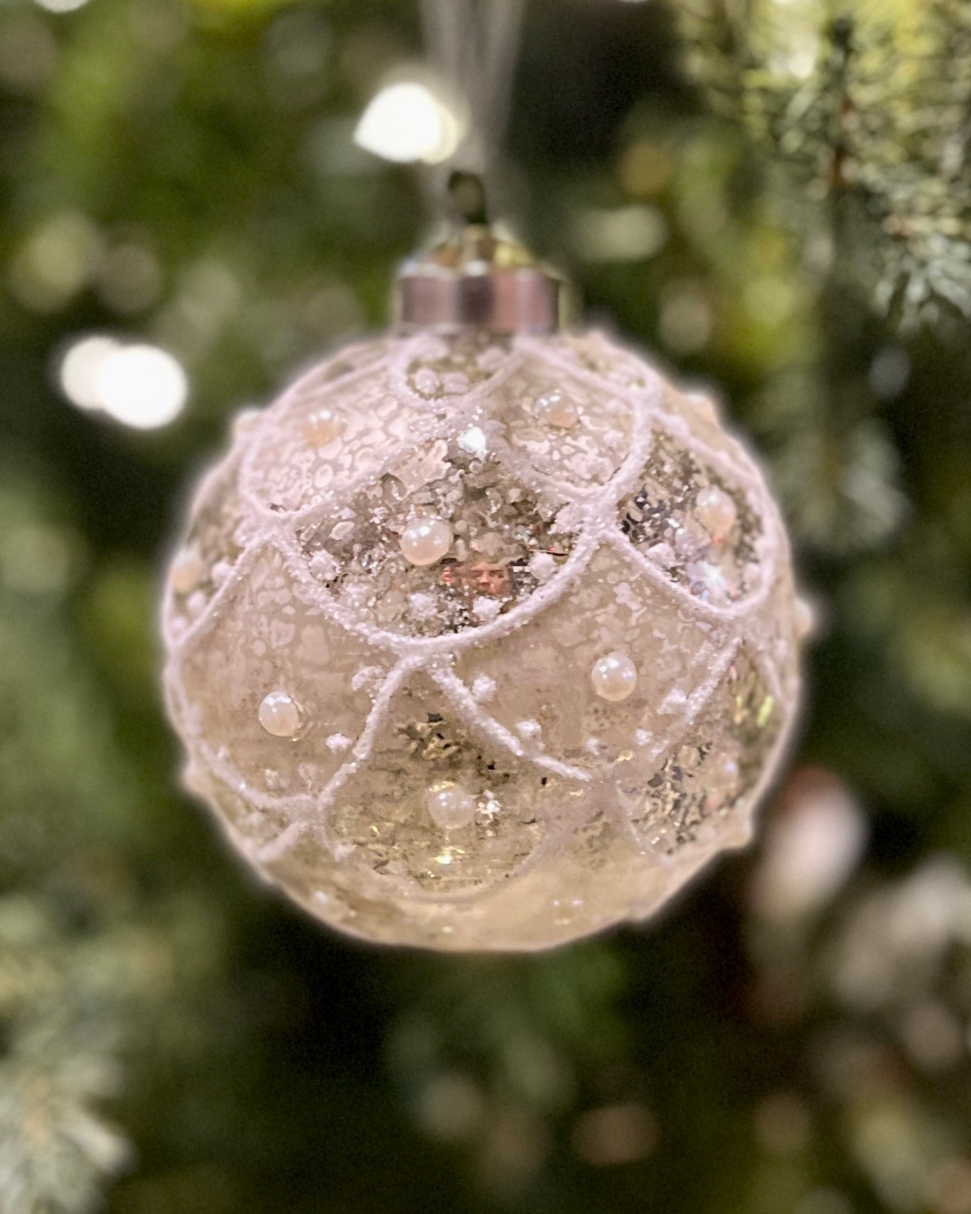 MERCURY SCALLOPED ROUND GLASS HANGING ORNAMENT DXK030