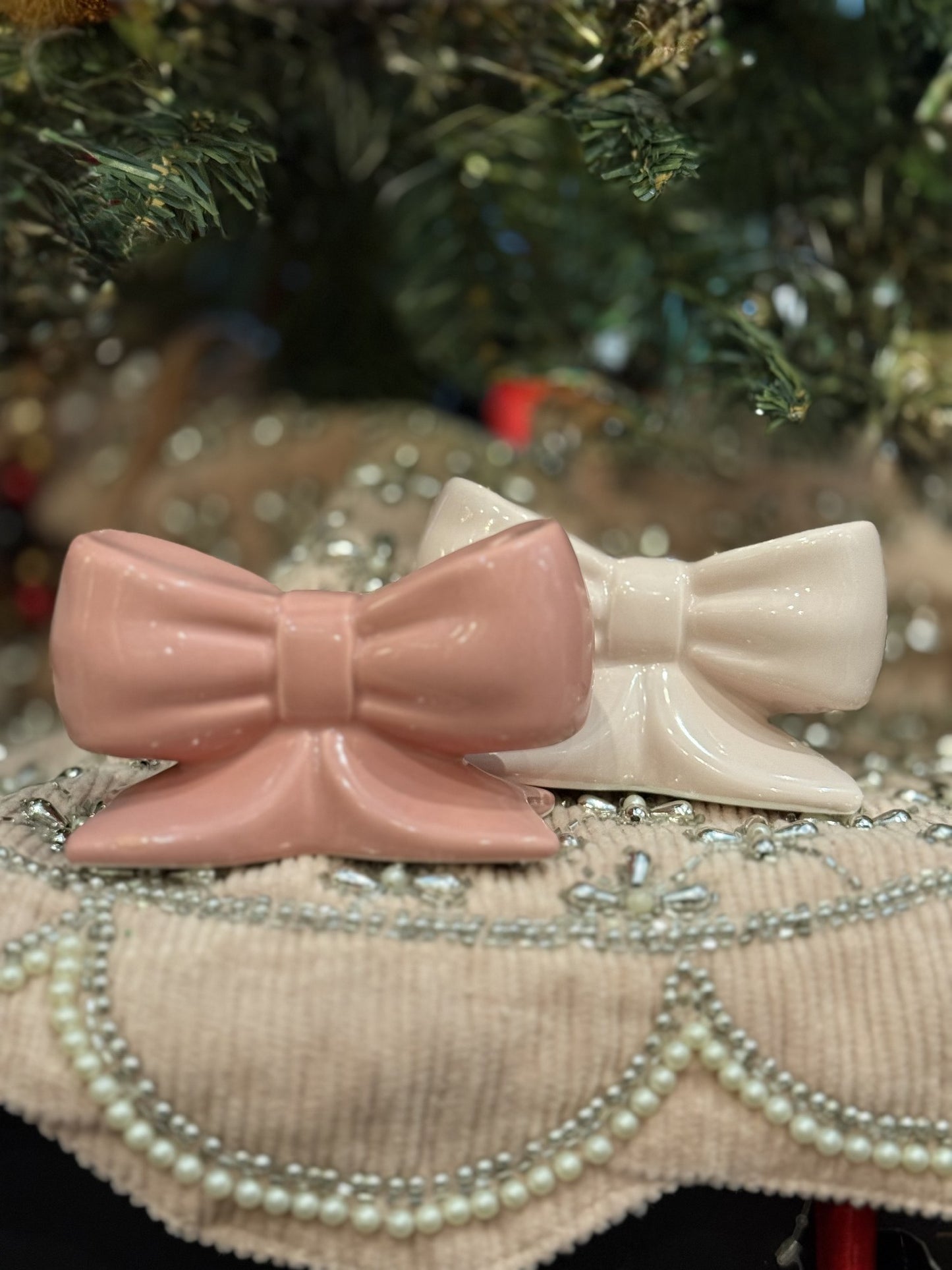 CERAMIC PINK BOWS SALT AND PEPPER SHAKERS ECV006