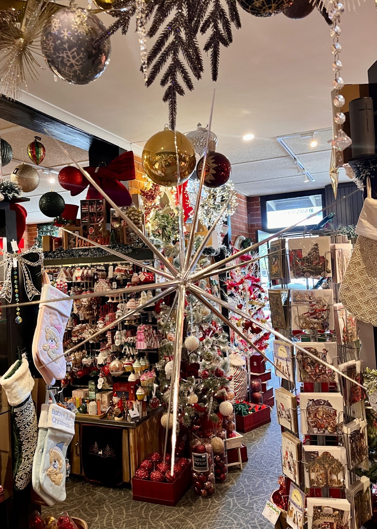 LARGE METALLIC SILVER STARBURST ORNAMENT ECQ004