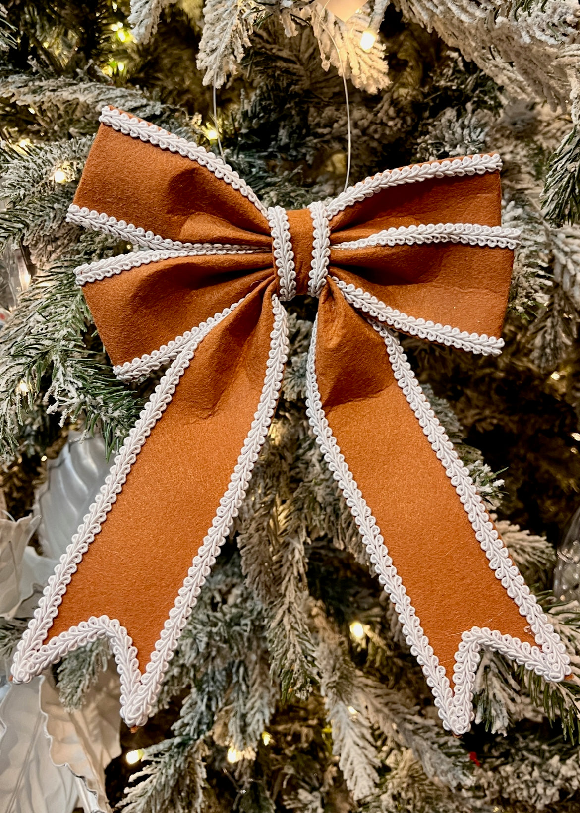 GINGERBREAD BOW HANGING ECJ085