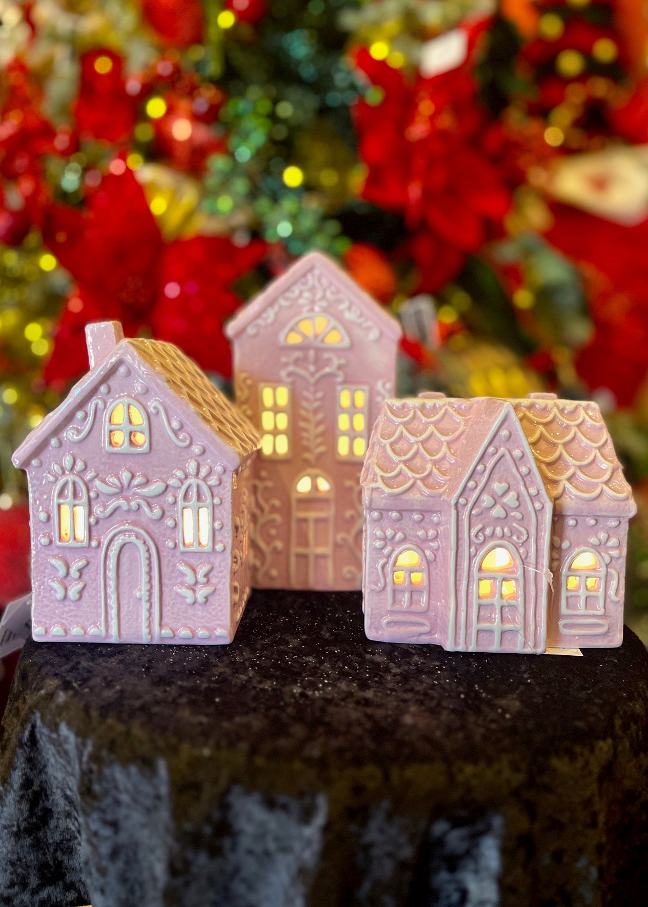 LED PINK GINGERBREAD MANSION EXD026