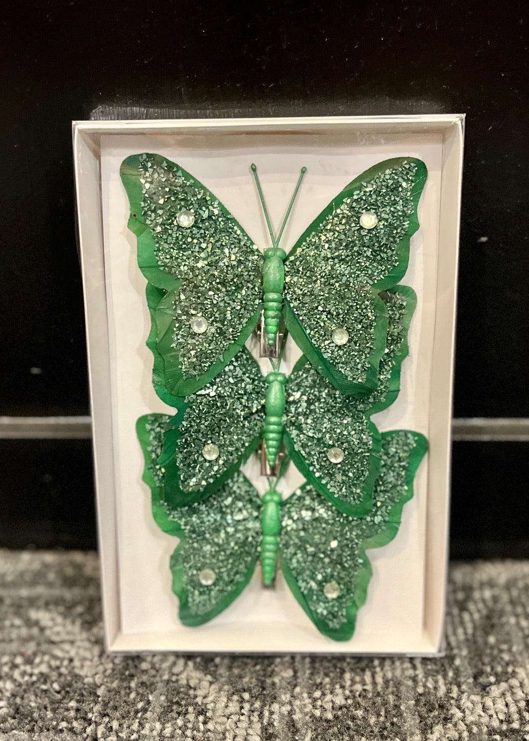 3 PACK EMERALD CLIP ON BUTTERFLIES ECY017