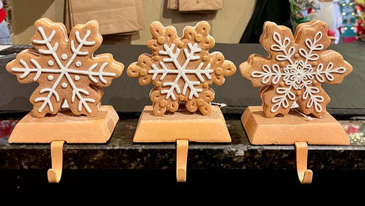 PIPED GINGERBREAD SNOWFLAKE STOCKING HOLDER EXX026A