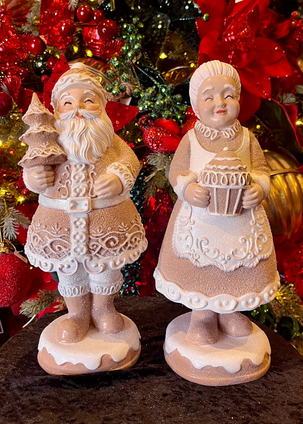 PIPED GINGERBREAD SANTA WITH TREE EXJ012
