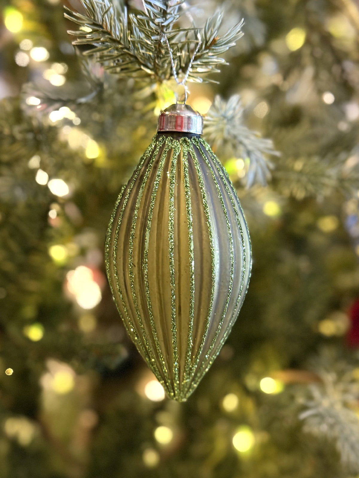 GREEN FROSTED RIB DROP BAUBLE FXR021
