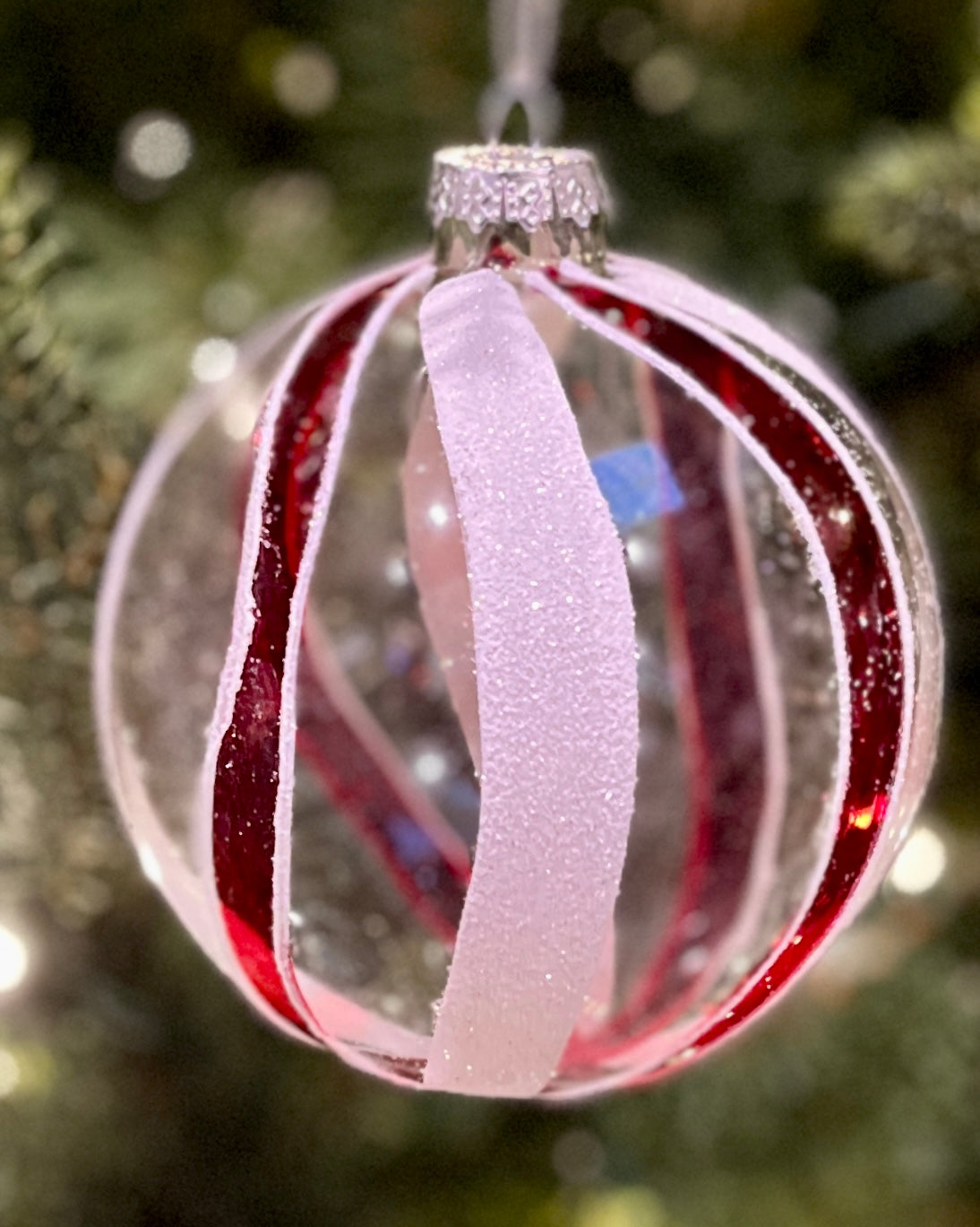 RED WHITE SWIRL CLEAR GLASS ROUND HANGING ORNAMENT RAM218
