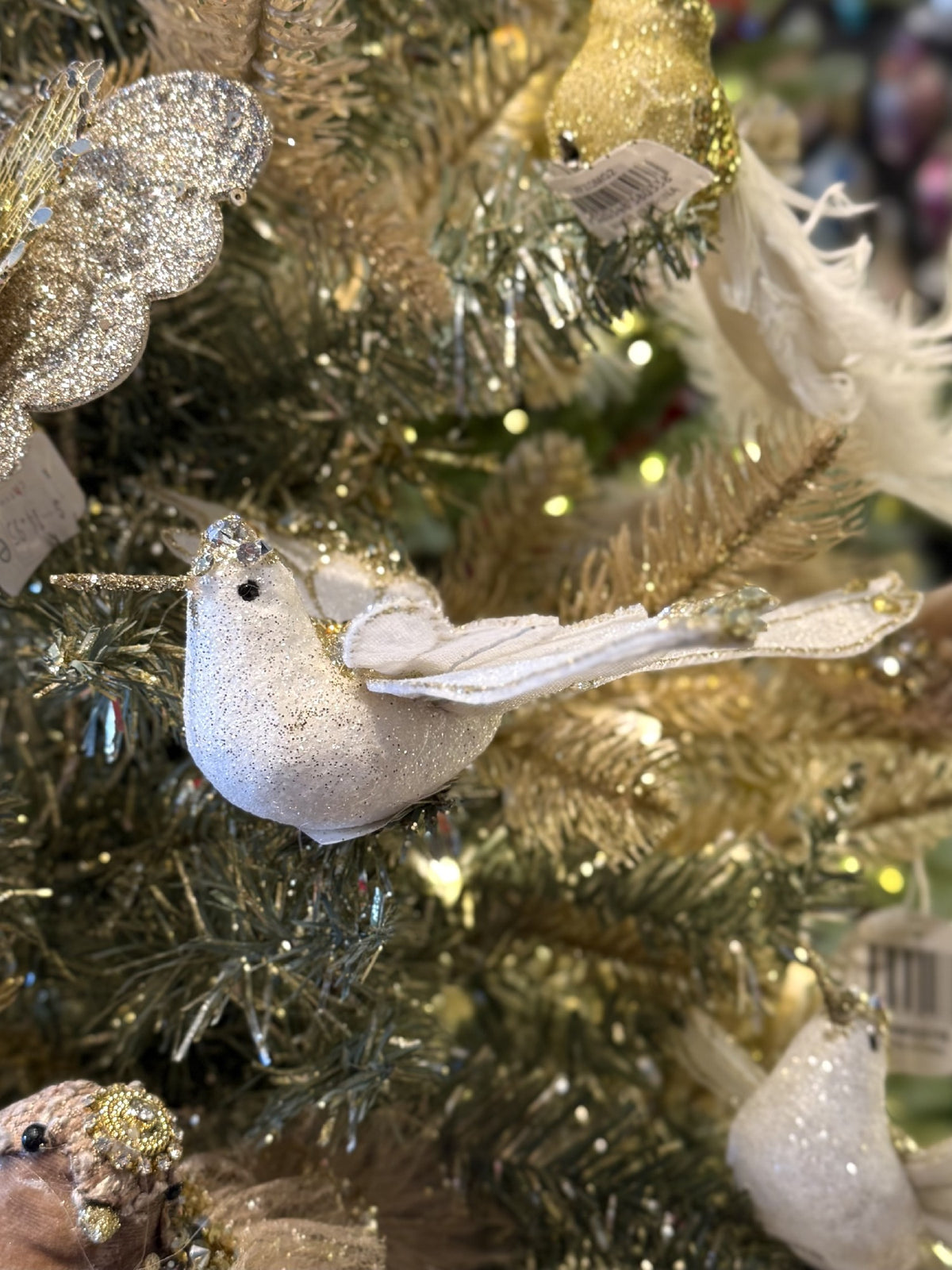 White Velvet Clip On Hummingbird 19x21cm XM1595