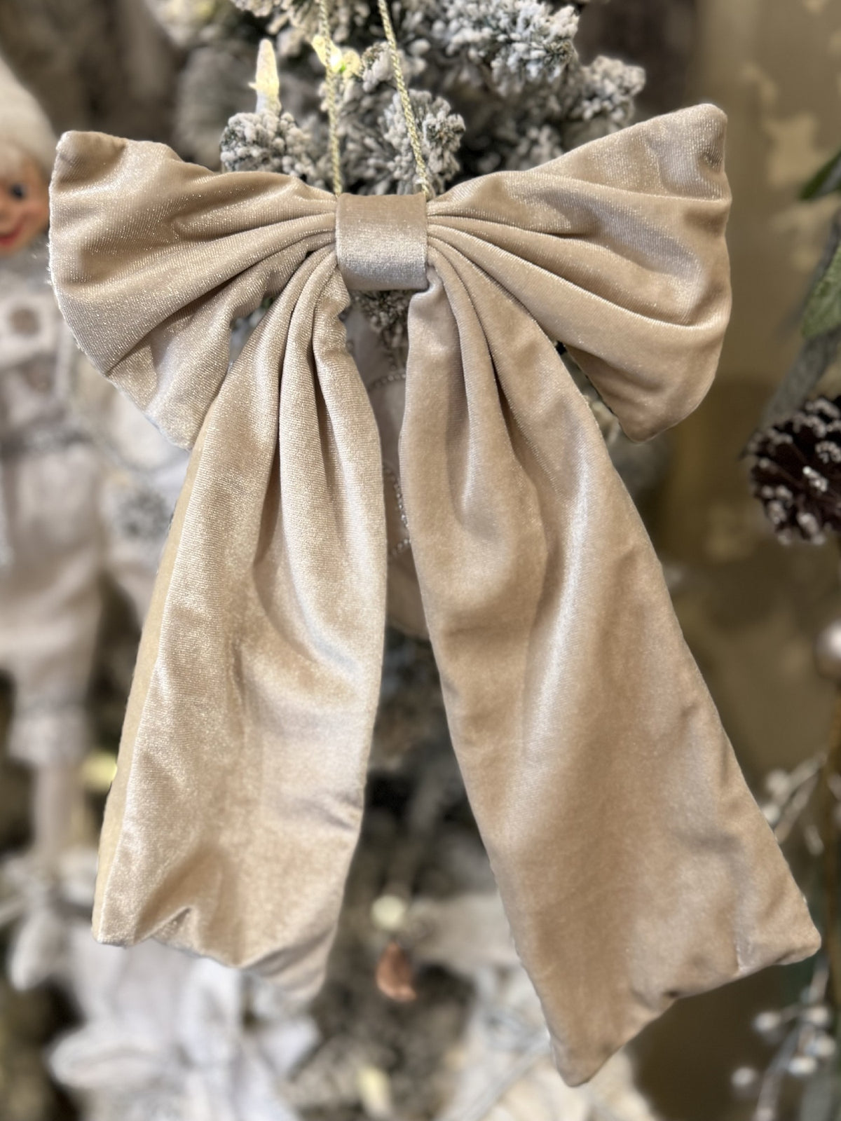 CHAMPAGNE CREAM VELVET HANGING BOW 24CM X 18CM XM1273