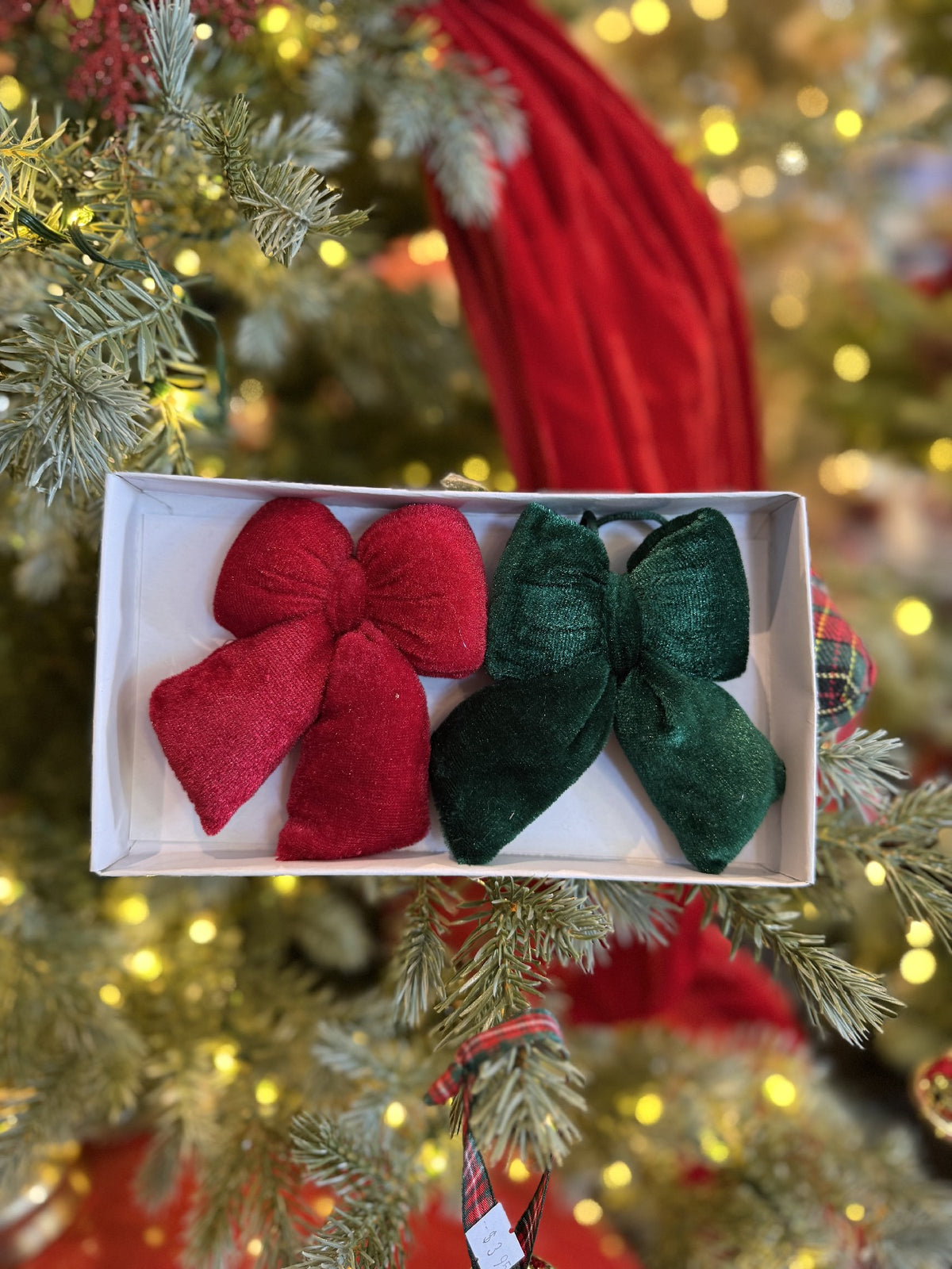 SET OF 2 RED/GREEN VELVET PUFFY BOWS XM1968