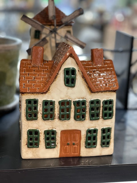 COTSWOLDS COUNTRY MANOR STONEWARE TEALIGHT HOUSE YA0071