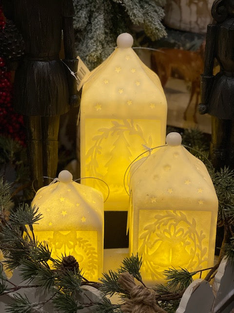 OPAQUE LED LANTERN MEDIUM WITH BELL WREATH DETAIL BD0008