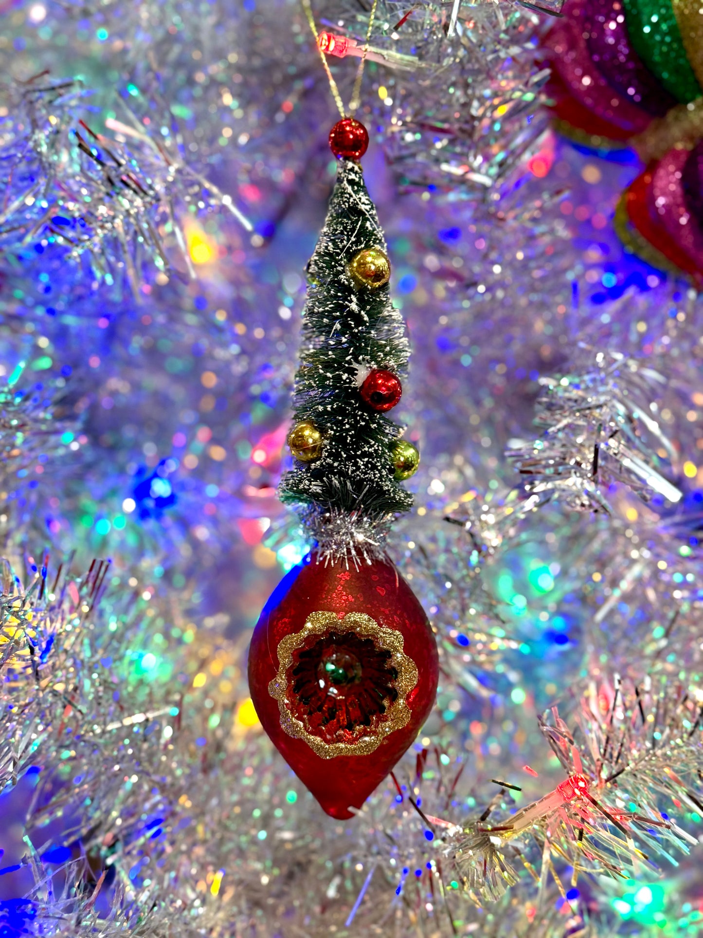 VINTAGE RED TEARDROP REFLECTOR WITH BRISTLE TREE HANGING ORNAMENT 4224610