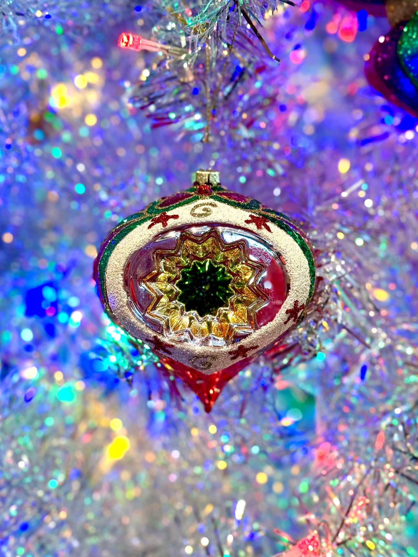RED VINTAGE REFLECTOR WITH BOW ONION GLASS ORNAMENT 4520921