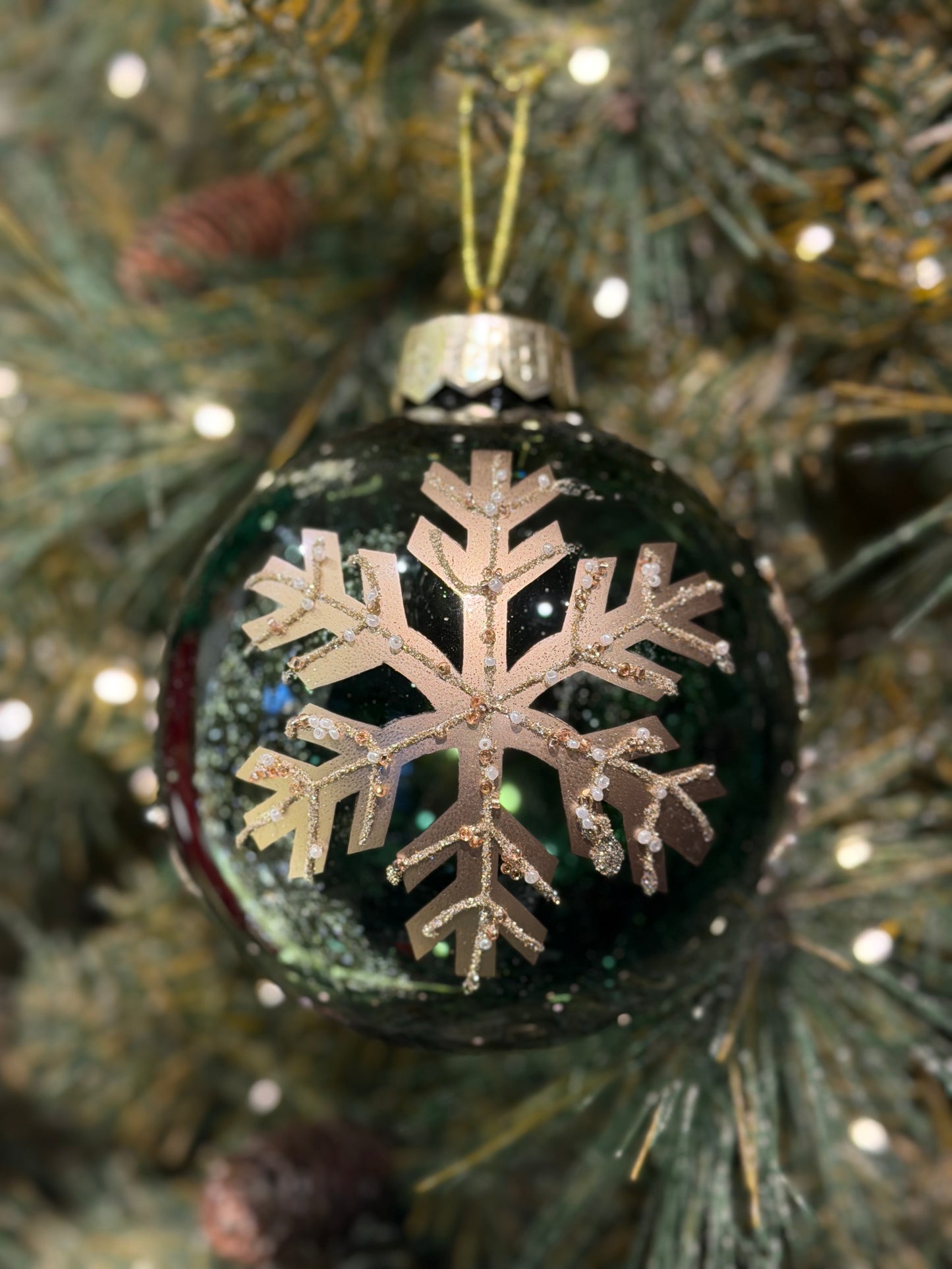 15CM GREEN SHATTERPROOF BAUBLE W/HANDPAINTED CHAMPAGNE SNOWFLAKE X435762