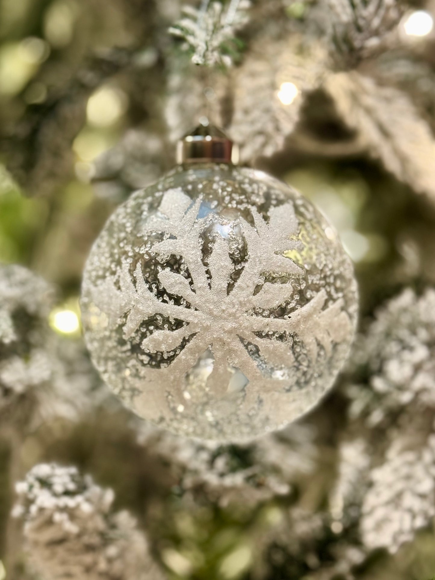 CLEAR FROSTED WHITE SNOWFLAKE ROUND GLASS ORNAMENT ECI068