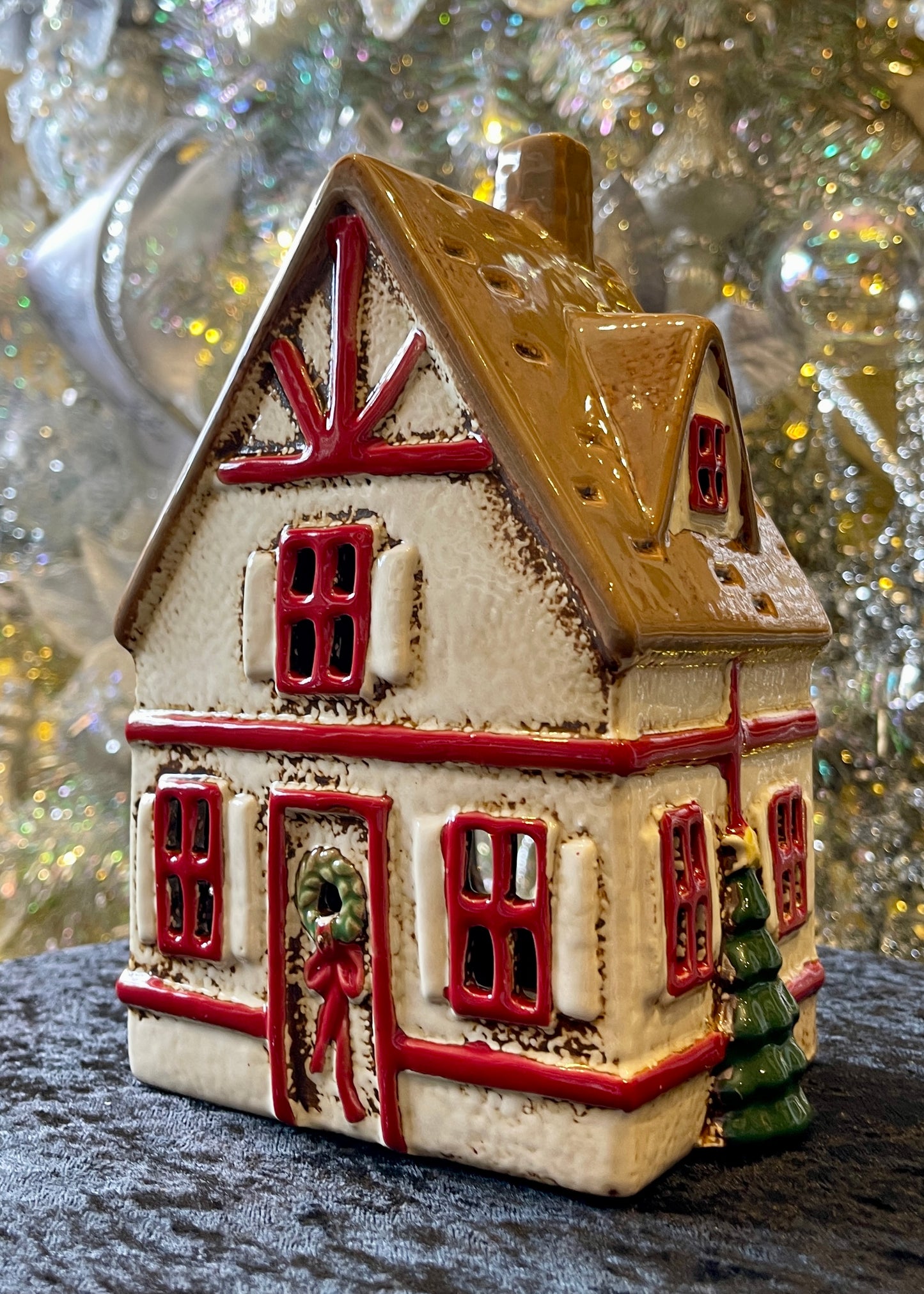 STONEWARE VILLAGE TEALIGHT HOUSE - CHRISTMAS CREAM HOUSE LH069