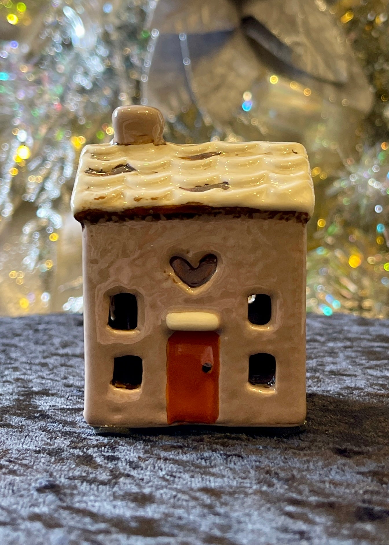STONEWARE VILLAGE HOUSE - LITTLE DARK BEIGE HEART HOUSE LH067