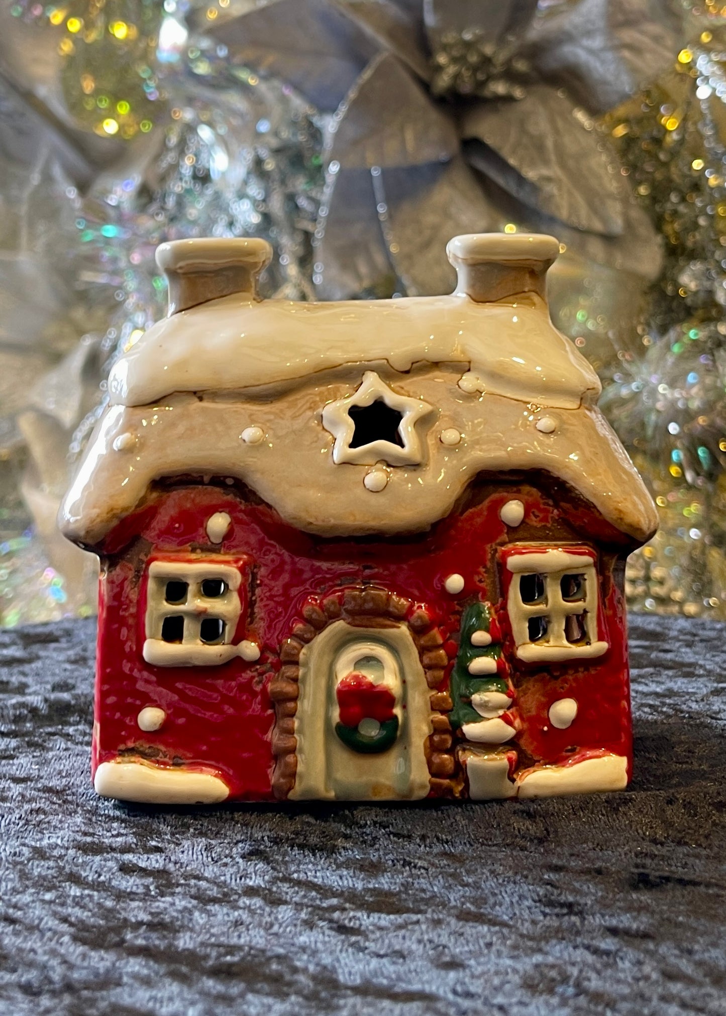 STONEWARE VILLAGE TEALIGHT HOUSE - RED CHRISTMAS SNOW HOUSE LH061
