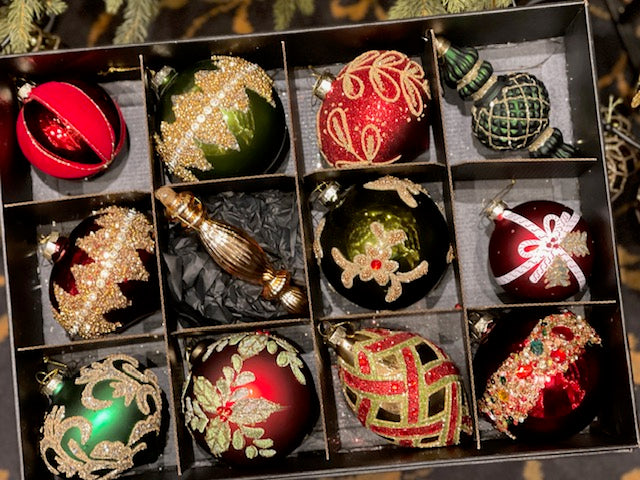 AMANDA'S ORNAMENT COLLECTION