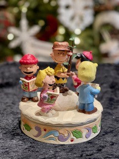 JIM SHORE PEANUTS COLLECTION - PEANUTS GANG CAROLLING, SPREADING CHRISTMAS CHEER 