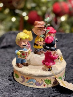 JIM SHORE PEANUTS COLLECTION - PEANUTS GANG CAROLLING, SPREADING CHRISTMAS CHEER 