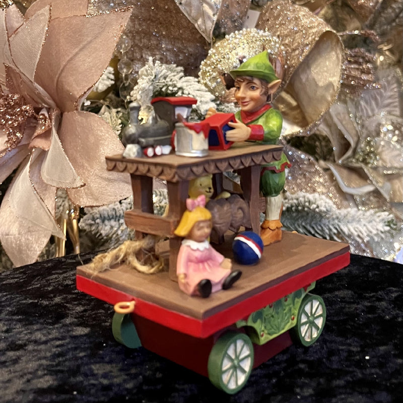 JIM SHORE - HWC 16CM ELF WITH TOYS TRAIN CAR 6011894