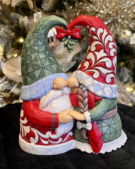JIM SHORE HWC - CHRISTMAS GNOME - MERRY KISS-MAS 6015471