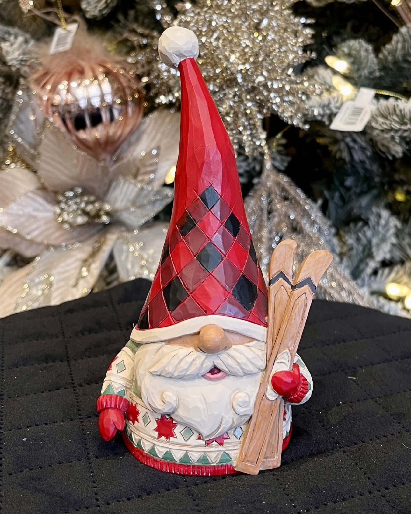 JIM SHORE HWC - HIGHLAND GLEN GNOME WITH SKIS 6015446