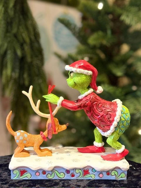 JIM SHORE GRINCH - GRINCH TRYING ANTLERS ON MAX 6018955
