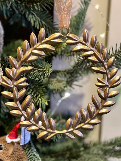 GOLD METAL LAUREL HANGING ORNAMENT 4228024