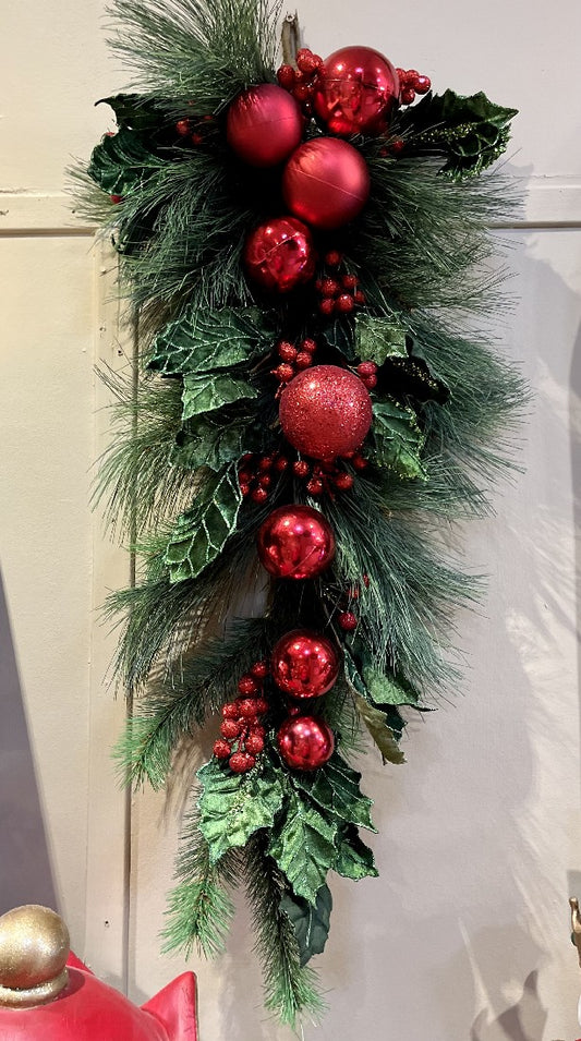 SPRUCE WITH BERRIES & ORNAMENTS TEARDROP SWAG F4226018