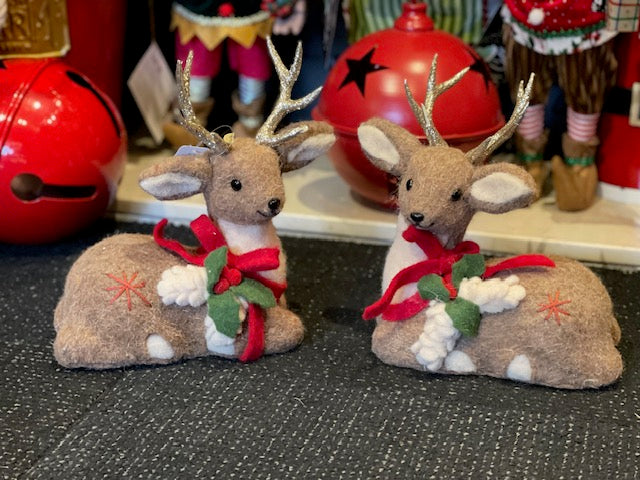 SET OF 2 FELTED REINDEER SITITNG 4503586