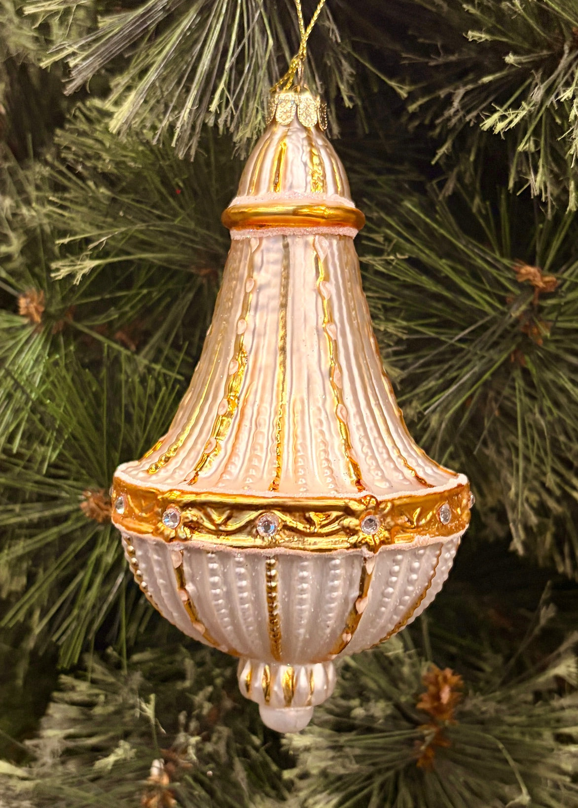 ERIC CORTINA GOLD ESTATE CHANDELIER GLASS ORNAMENT 4453150