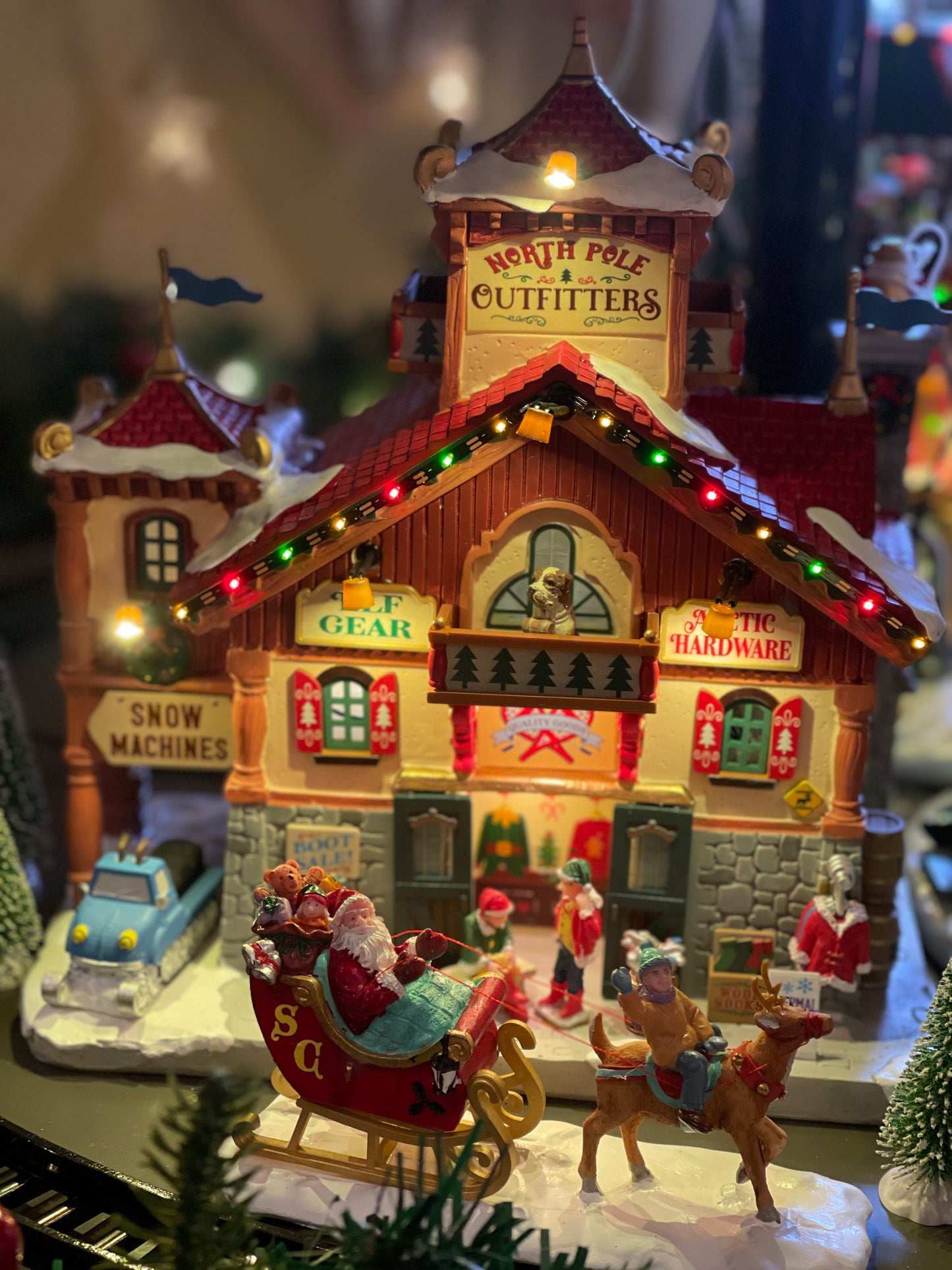 LEMAX VILLAGE - NORTH POLE OUTFITTERS 45266