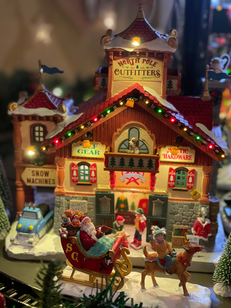 LEMAX VILLAGE - NORTH POLE OUTFITTERS 45266