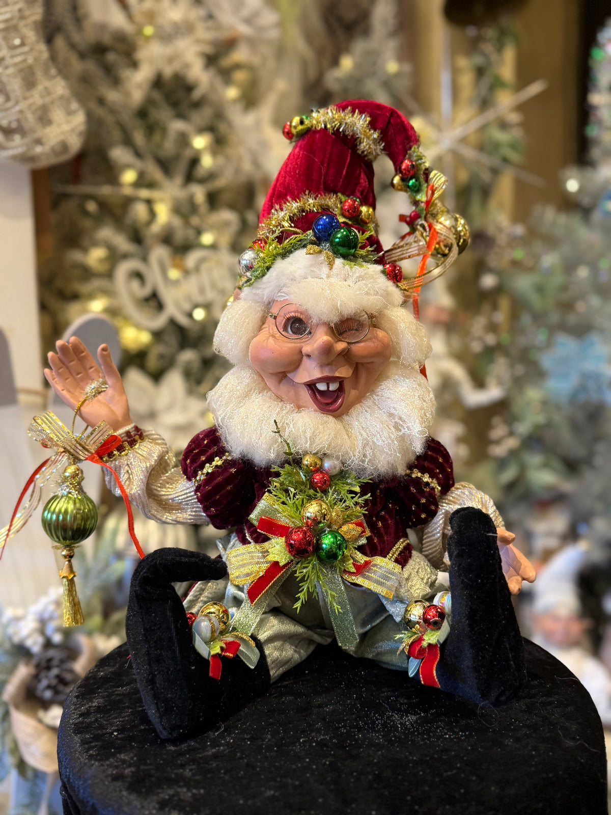 MARK ROBERTS - Medium Ornament Elf 51-64092