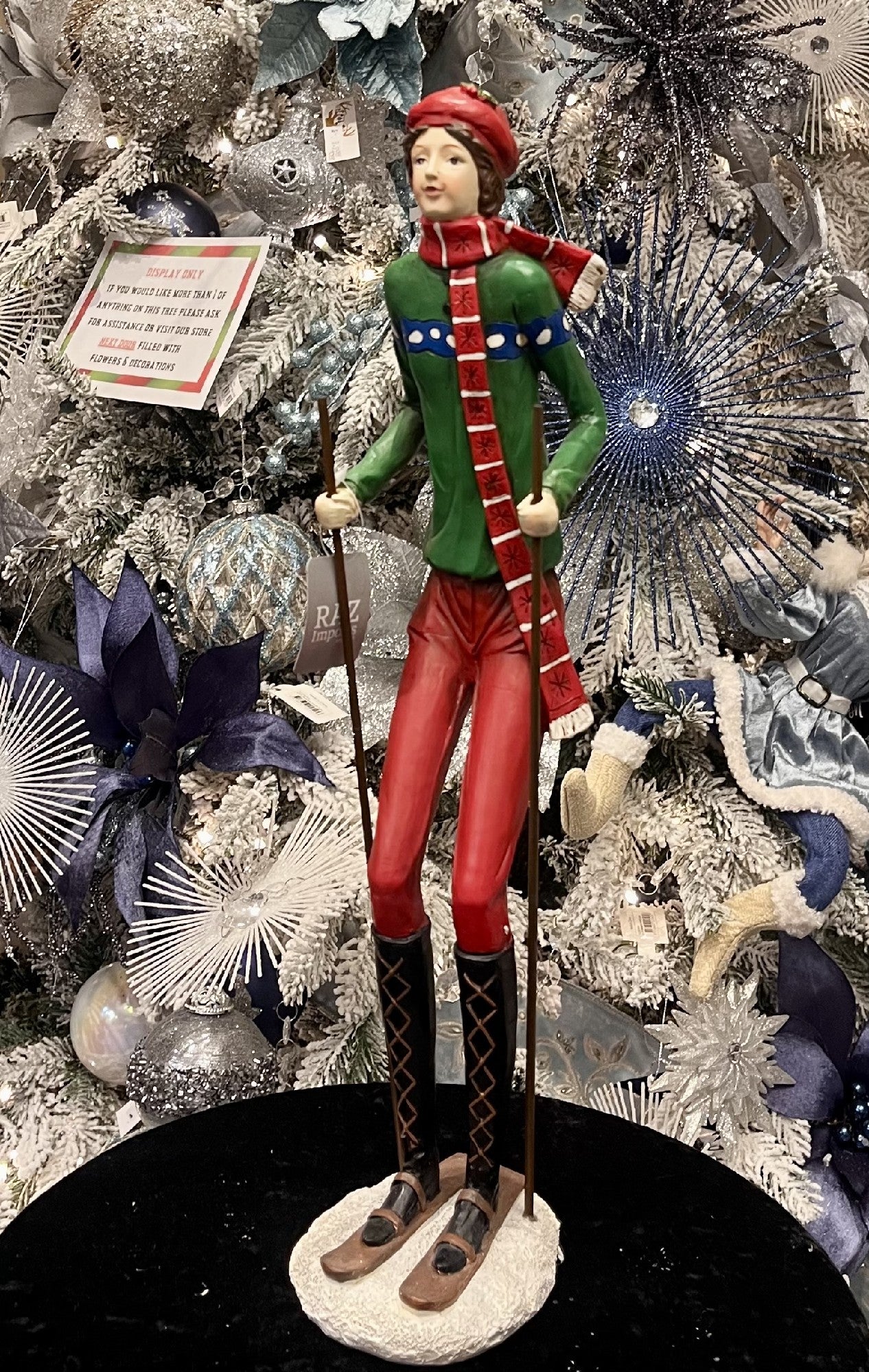 MAN SKIING ON BASE 4311325