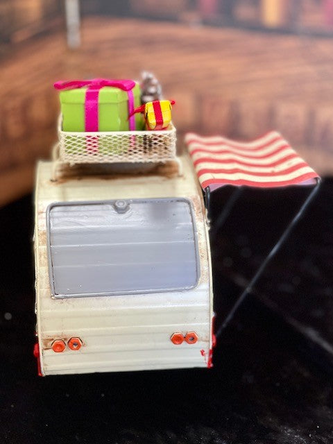 OLD STYLE TIN CARAVAN