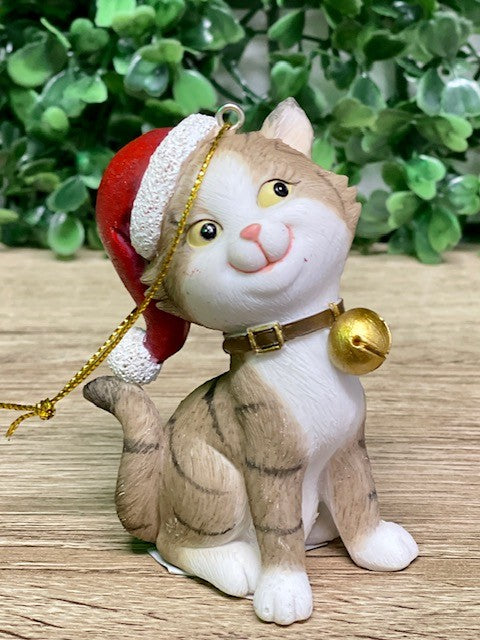 BEIGE TABBY WITH BELL ORNAMENT XAL01