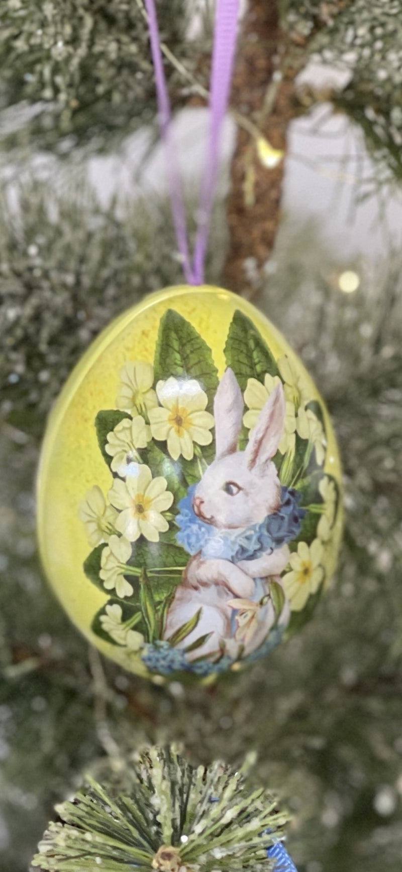 HANGING YELLOW EASTER RABIT EGG TIN MT3390