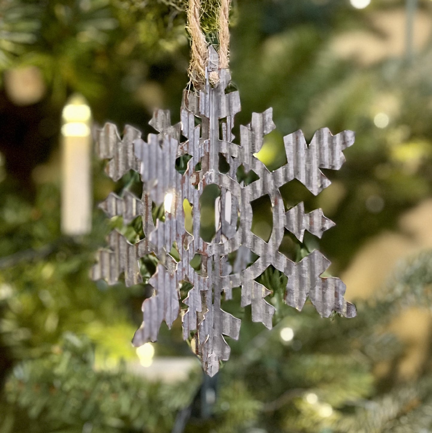 GALVANISED TIN RUSTIC SNOWFLAKE 6 INCH HANGING ORNAMENT 4355004
